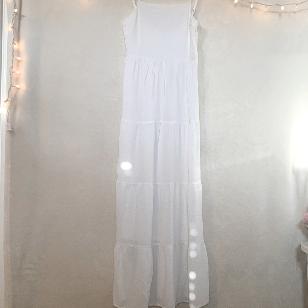 XXS• Women’s H&M White Maxi Dress
